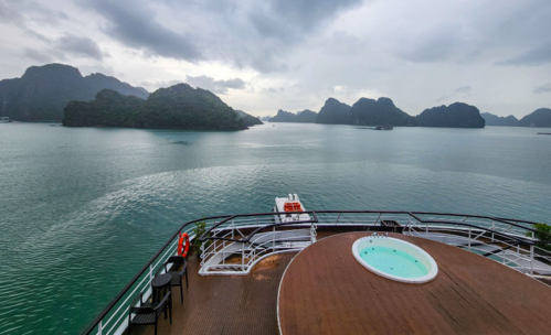 /fileservice/images/location_images/Ha-Long-Bay---Cruise-Bay-Mountain-View-Jacuzzi-Pool---FE.jpg-1019f.jpg