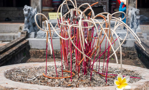 /fileservice/images/location_images/Ninh-Binh---Temple-Incense-Burning---NS.jpg-204f2.jpg