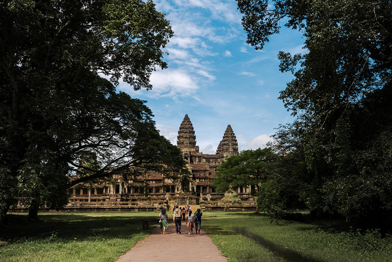 /fm/Files//Fareast247/Cambodia/Angkor-Wat---Front-Walkway---NS.jpg