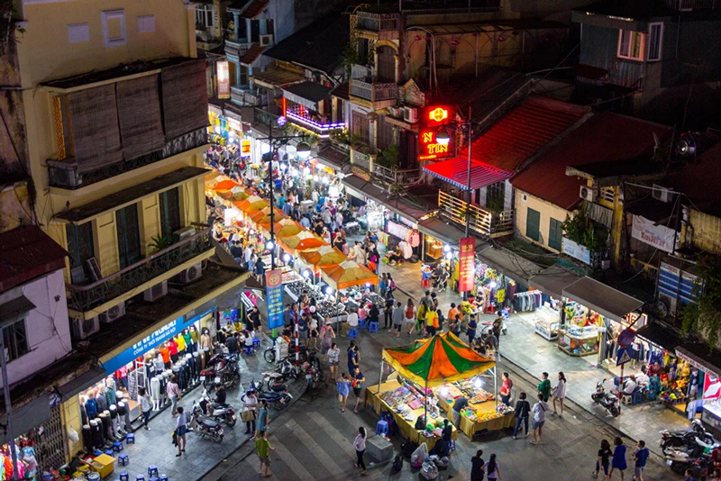 /fm/Files//Fareast247/Vietnam/Hanoi/Hanoi---Walking-Street-Night-Old-Quarter-Pople-Shoping-Night-Market---NS---SS.webp