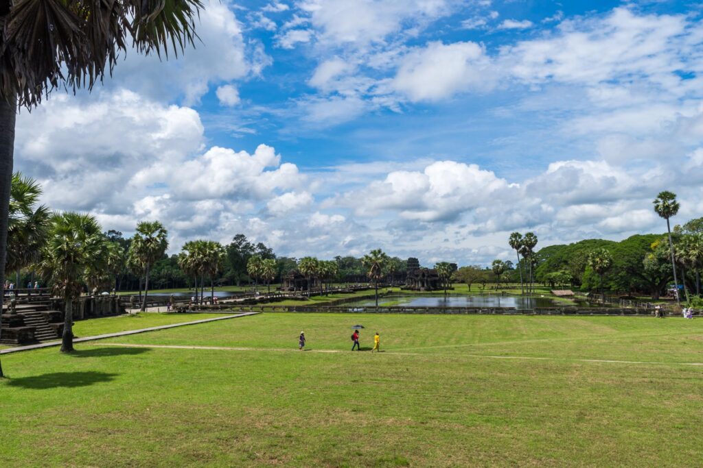 Angkor Wat - Garden - fareast247