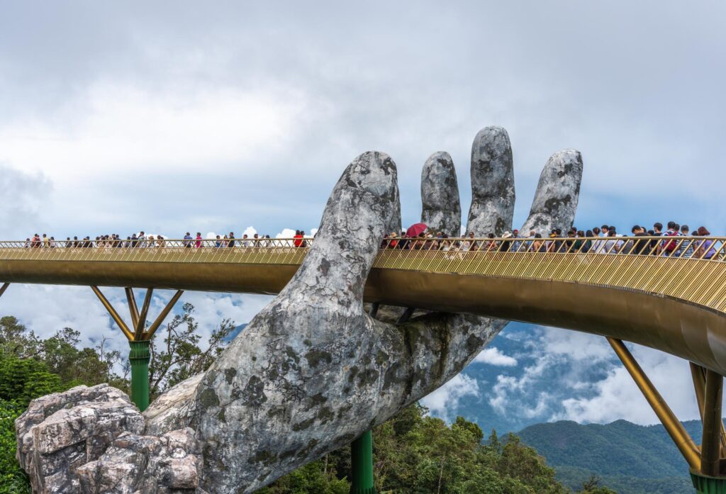Bana Hill - One Hand Bridge View People Da Nang - fareast247