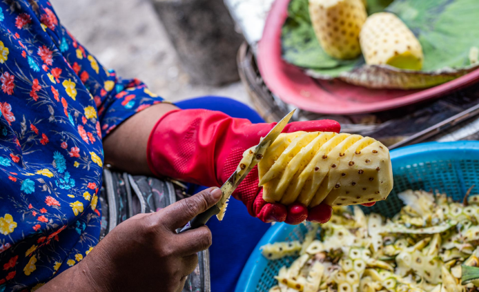 Battambang Women-Cutting-Pineapple-Market fareast247
