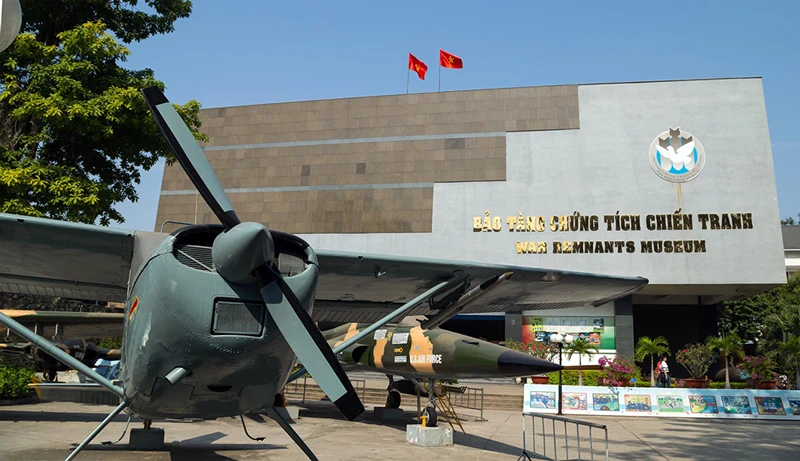 HCMC---War-Remnats-Museum-Army-Plane---NS---- Fareast247