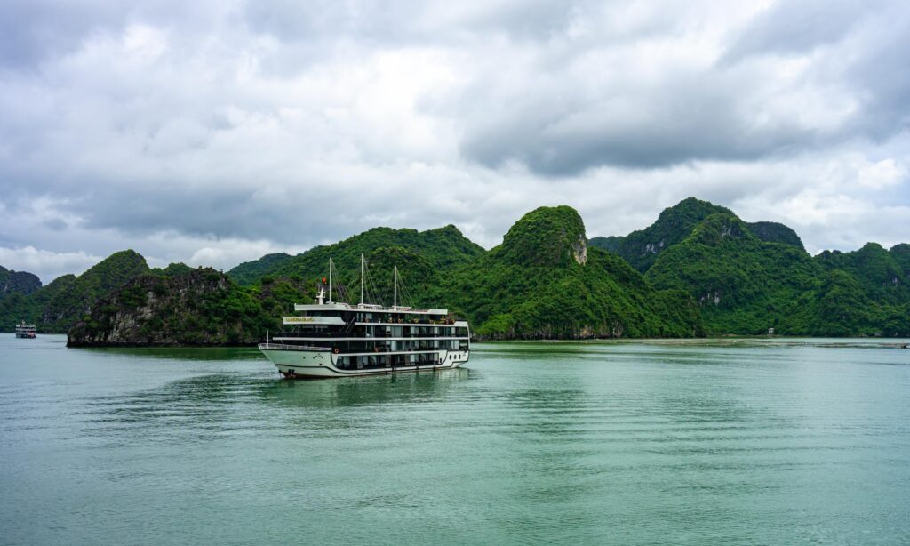 Ha Long Bay - Cruise Mountain Water Sea - NS - Fareast247