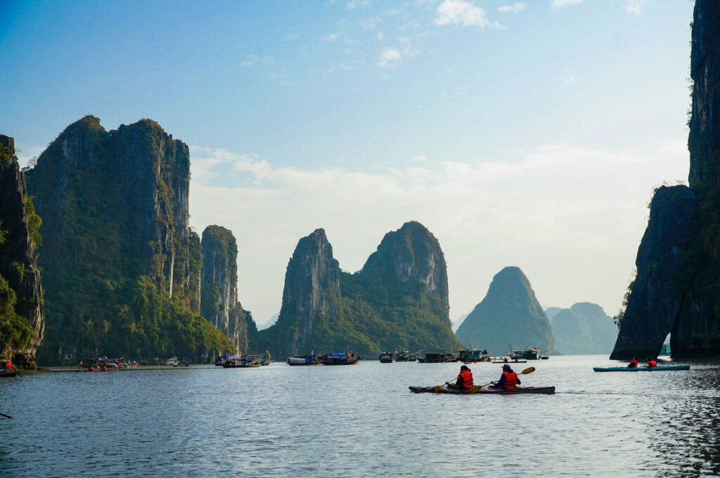 Ha long bay - Kayaks - fareast247