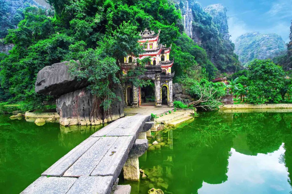 Ninh Binh - Bich Dont Pagoda - fareast247