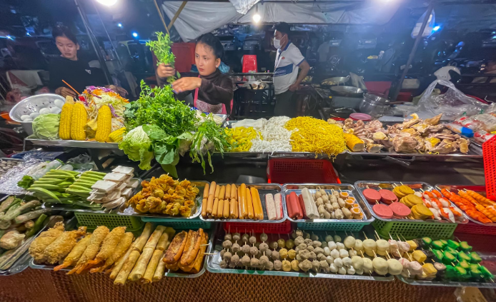 Phnom-Penh- Food-Market-Booth.fareast247